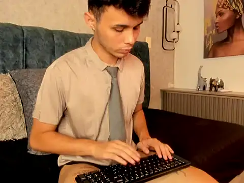 Snapshot of Alhan_Twink chatting on 05-15-26, 05:03 Alhan Twink online show from 05-15-26, 05:03