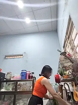 Snapshot of Famrita chatting on 02-16-26, 01:24 Famrita online show from 02-16-26, 01:24