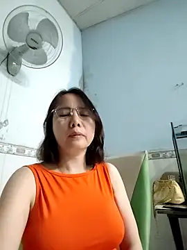 Snapshot of Famrita chatting on 02-19-26, 03:41 Famrita online show from 02-19-26, 03:41