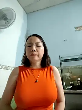 Snapshot of Famrita chatting on 02-20-26, 06:26 Famrita online show from 02-20-26, 06:26