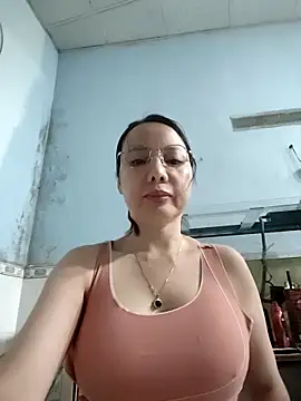 Snapshot of Famrita chatting on 02-25-26, 02:37 Famrita online show from 02-25-26, 02:37