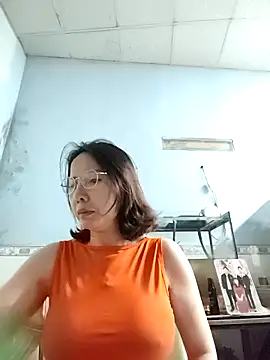 Snapshot of Famrita chatting on 03-16-26, 12:38 Famrita online show from 03-16-26, 12:38