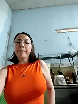 Snapshot of Famrita chatting on 03-16-26, 05:44 Famrita online show from 03-16-26, 05:44