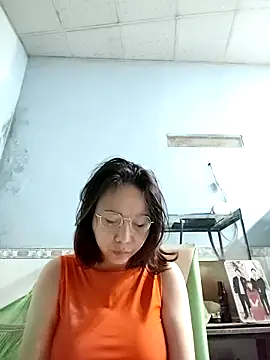 Snapshot of Famrita chatting on 03-17-26, 12:04 Famrita online show from 03-17-26, 12:04