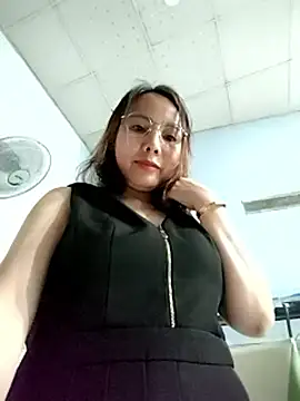 Snapshot of Famrita chatting on 03-18-26, 01:03 Famrita online show from 03-18-26, 01:03