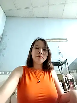 Snapshot of Famrita chatting on 03-19-26, 01:09 Famrita online show from 03-19-26, 01:09