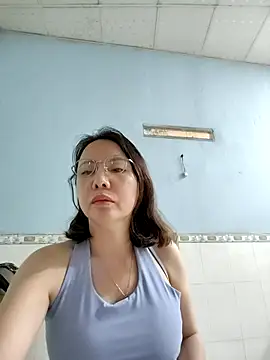 Snapshot of Famrita chatting on 03-21-26, 02:38 Famrita online show from 03-21-26, 02:38