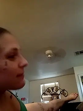 LadySn0w26 online show from 02-04-26, 04:24