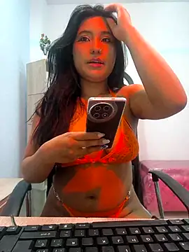 valenlopezz  online show from 05-02-26, 03:44