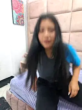 valenlopezz  online show from 05-08-26, 05:24