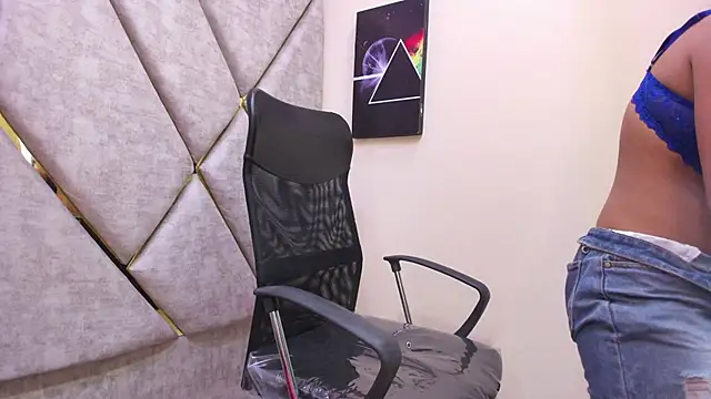 valenlopezz  online show from 06-20-26, 04:04