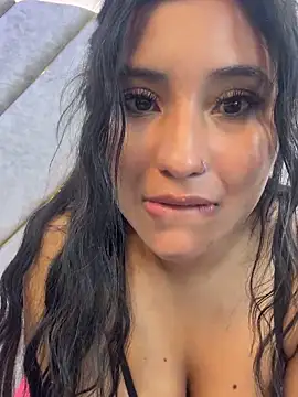 valenlopezz  online show from 06-21-26, 06:54