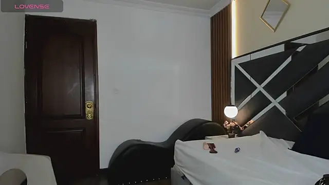 Snapshot of Ambarross_ chatting on 03-07-26, 01:30 Ambarross online show from 03-07-26, 01:30