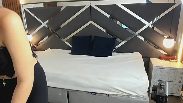 Snapshot of Ambarross_ chatting on 03-09-26, 12:53 Ambarross online show from 03-09-26, 12:53