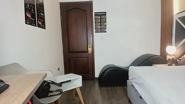 Snapshot of Ambarross_ chatting on 03-12-26, 02:01 Ambarross online show from 03-12-26, 02:01