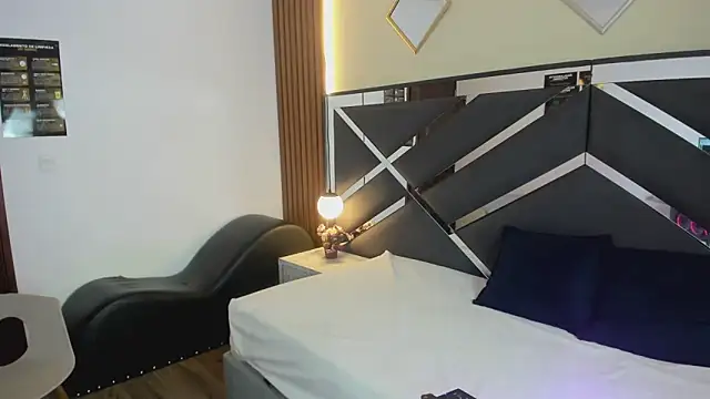 Snapshot of Ambarross_ chatting on 03-14-26, 01:16 Ambarross online show from 03-14-26, 01:16