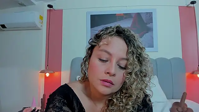 EmmaBoyd online show from 06-16-26, 07:55