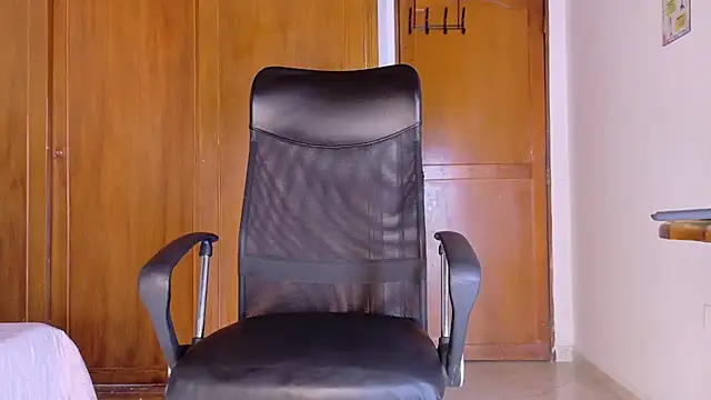samirths boy  online show from 06-19-26, 07:17