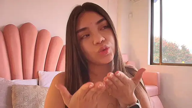 EmmaSnnow online show from 02-05-26, 12:10