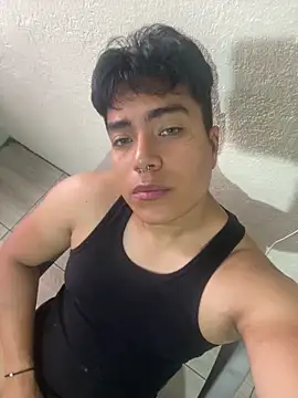 Makoto2002 online show from 02-06-26, 06:22