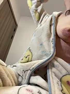 Snapshot of Cheating-wife chatting on 03-08-26, 12:09 Cheating-wife online show from 03-08-26, 12:09