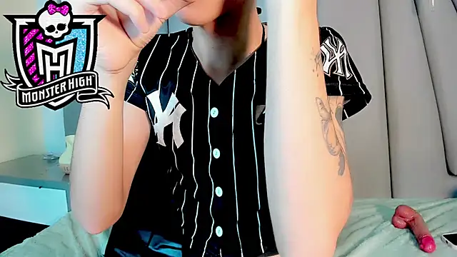 Snapshot of Miss-Saraii chatting on 04-07-26, 02:39 Miss-Saraii online show from 04-07-26, 02:39