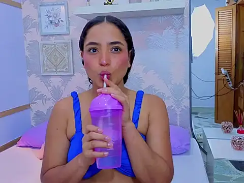 Snapshot of Emma_Thompssonn chatting on 02-10-26, 12:20 Emma Thompssonn online show from 02-10-26, 12:20