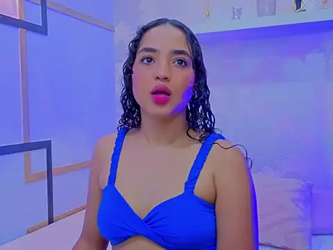 Snapshot of Emma_Thompssonn chatting on 02-28-26, 11:55 Emma Thompssonn online show from 02-28-26, 11:55