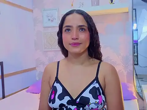 Snapshot of Emma_Thompssonn chatting on 03-05-26, 12:12 Emma Thompssonn online show from 03-05-26, 12:12