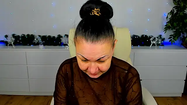 Snapshot of IrissMoon chatting on 01-17-26, 06:51 IrissMoon online show from 01-17-26, 06:51