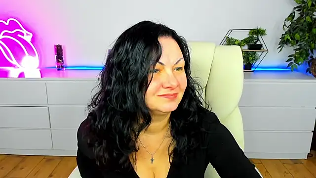 Snapshot of IrissMoon chatting on 01-18-26, 06:28 IrissMoon online show from 01-18-26, 06:28