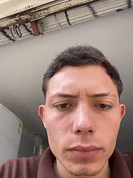 santiObrero online show from 02-12-26, 03:18