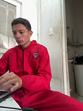 santiObrero online show from 05-06-26, 04:01