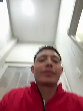 santiObrero online show from 05-11-26, 04:04