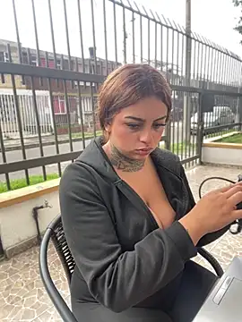 EmilyMoore Pink online show from 02-07-26, 08:23