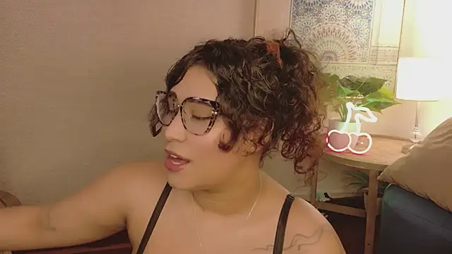Snapshot of Maya_house chatting on 04-21-26, 04:19 Maya house online show from 04-21-26, 04:19