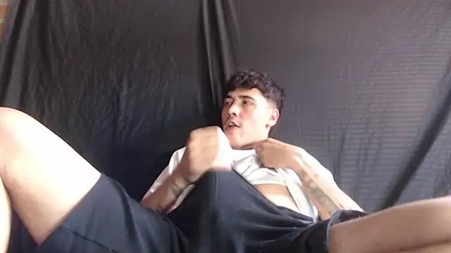 Andres1037 online show from 02-09-26, 04:33