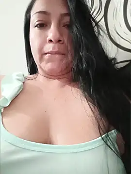 Snapshot of Katysaez chatting on 05-14-26, 05:03 Katysaez online show from 05-14-26, 05:03