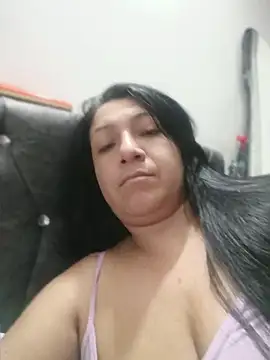 Snapshot of Katysaez chatting on 05-17-26, 04:43 Katysaez online show from 05-17-26, 04:43