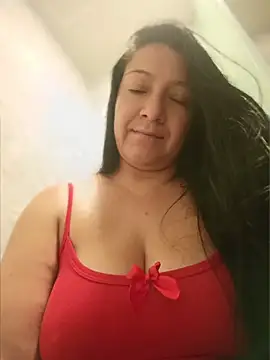 Snapshot of Katysaez chatting on 05-18-26, 04:07 Katysaez online show from 05-18-26, 04:07