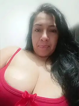 Snapshot of Katysaez chatting on 06-11-26, 05:27 Katysaez online show from 06-11-26, 05:27