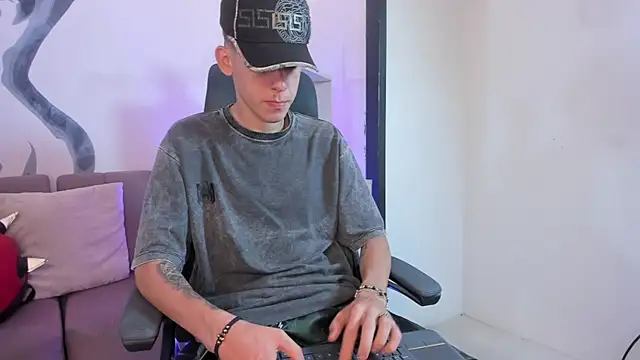 Snapshot of mikebenefleck_01 chatting on 01-17-26, 12:43 mikebenefleck 01 online show from 01-17-26, 12:43