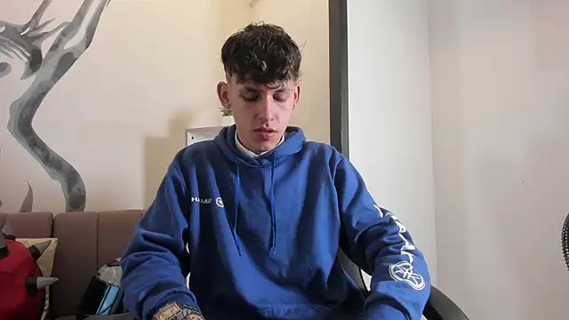 Snapshot of mikebenefleck_01 chatting on 02-04-26, 12:00 mikebenefleck 01 online show from 02-04-26, 12:00