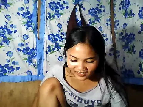 Snapshot of PinaySkinnyJust18 chatting on 04-10-26, 10:53 PinaySkinnyJust18 online show from 04-10-26, 10:53