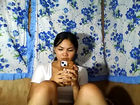 Snapshot of PinaySkinnyJust18 chatting on 04-13-26, 12:43 PinaySkinnyJust18 online show from 04-13-26, 12:43