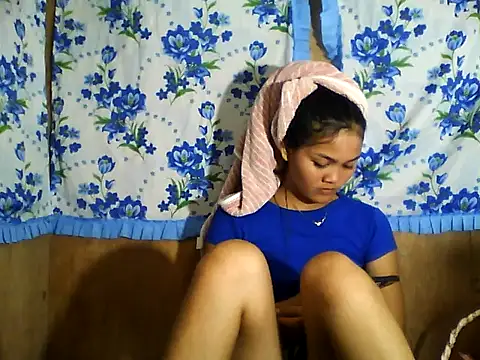 Snapshot of PinaySkinnyJust18 chatting on 04-15-26, 09:27 PinaySkinnyJust18 online show from 04-15-26, 09:27