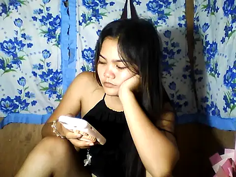 Snapshot of PinaySkinnyJust18 chatting on 05-05-26, 11:35 PinaySkinnyJust18 online show from 05-05-26, 11:35