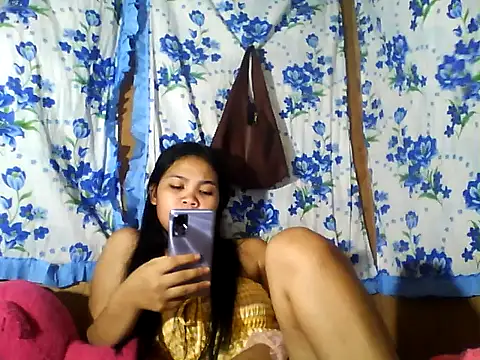 Snapshot of PinaySkinnyJust18 chatting on 06-28-26, 04:29 PinaySkinnyJust18 online show from 06-28-26, 04:29