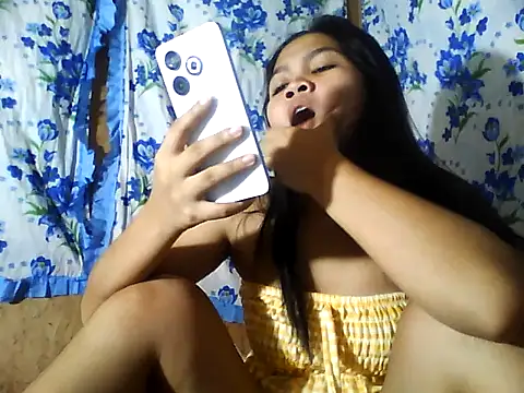 Snapshot of PinaySkinnyJust18 chatting on 07-04-26, 10:10 PinaySkinnyJust18 online show from 07-04-26, 10:10