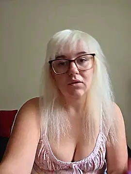 Snapshot of Ashlovescannabis chatting on 07-18-26, 12:42 Ashlovescannabis online show from 07-18-26, 12:42